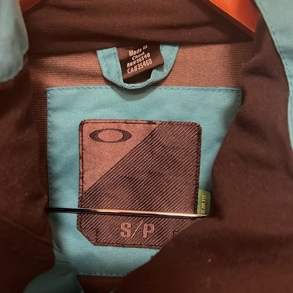 OAKLEY Snowboard / Ski Jacket Teal and Red - Hooded - Men Small - Like New - Picture 3 of 8